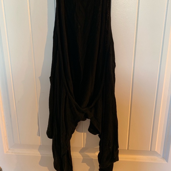 🌵2/$20🌵 Brandy Melville tie-up halter top - Picture 2 of 4